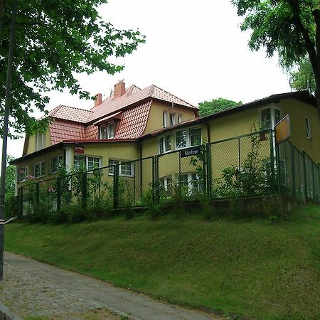 Hotel Pod Platanami Trzebnica Esterno foto