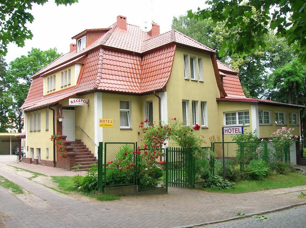 Hotel Pod Platanami Trzebnica Esterno foto
