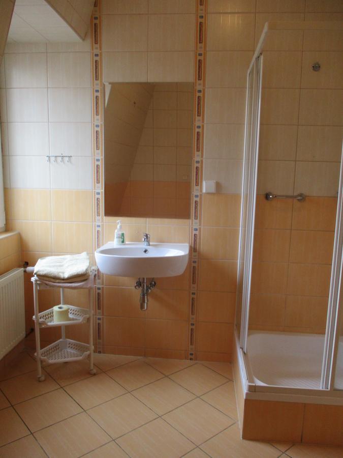 Hotel Pod Platanami Trzebnica Esterno foto
